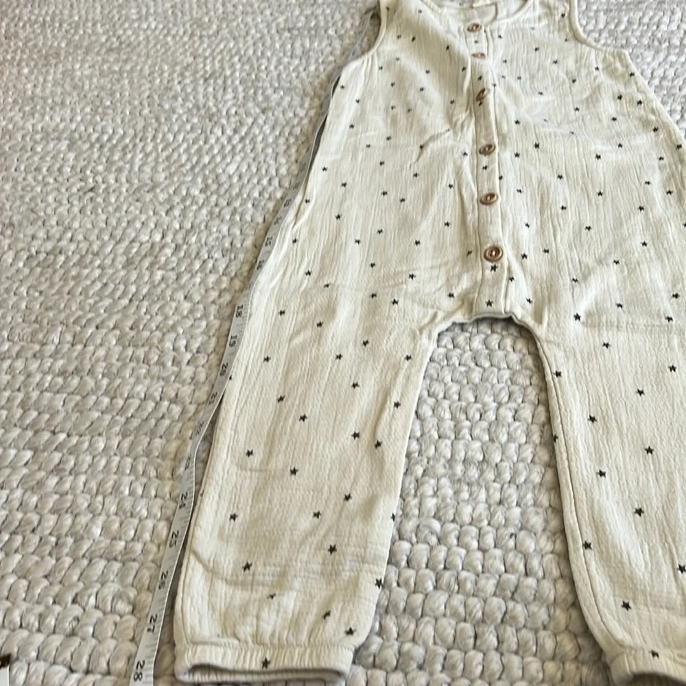 Quincy Mae Sleeveless Woven Button Jumpsuit cream with dark gray stars size 2-3y